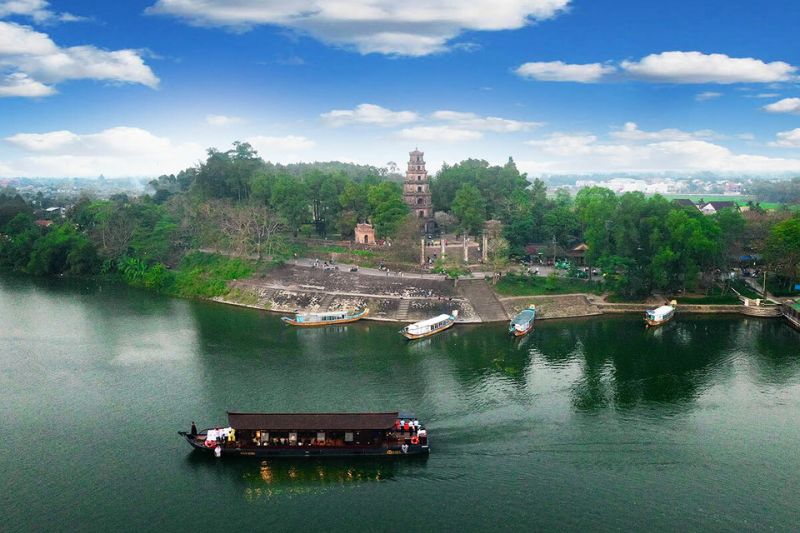 Discover the top 7 beautiful and pure pagodas in Hue