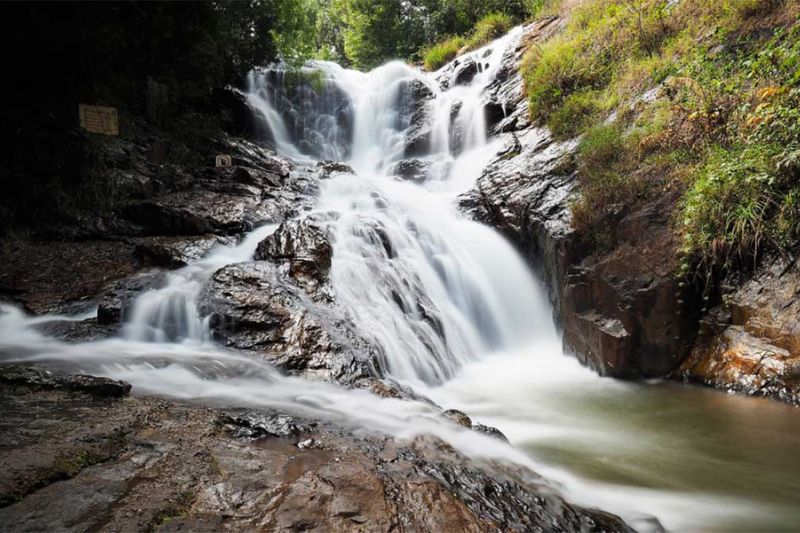 What's attractive about Datanla waterfall in Dalat?