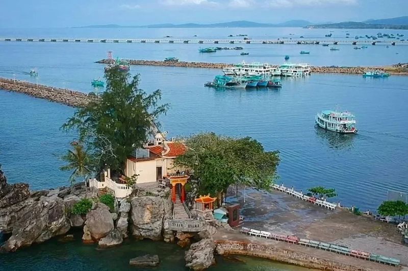 Cau Palace - Famous spiritual tourist destination on Pearl Island Phu Quoc