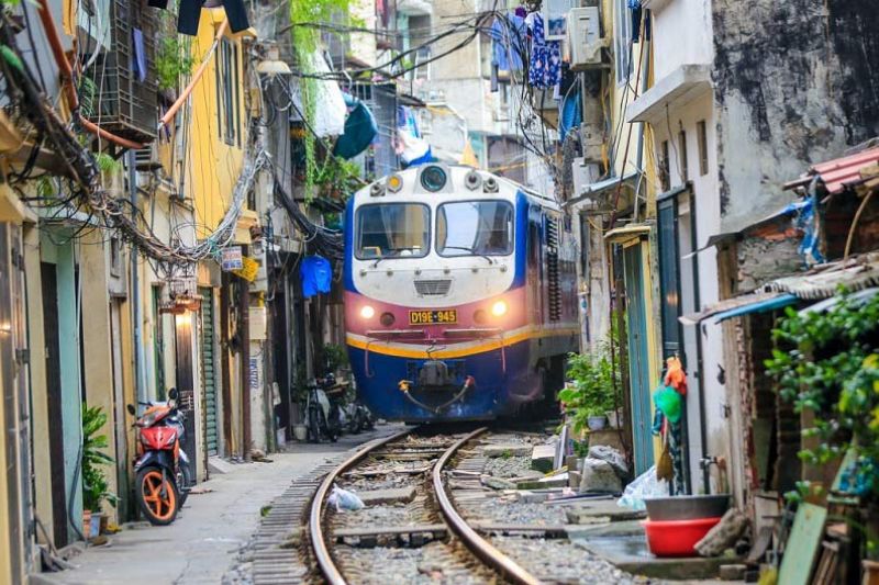 Hanoi Old Quarter is in the top 5 places with the weirdest railways