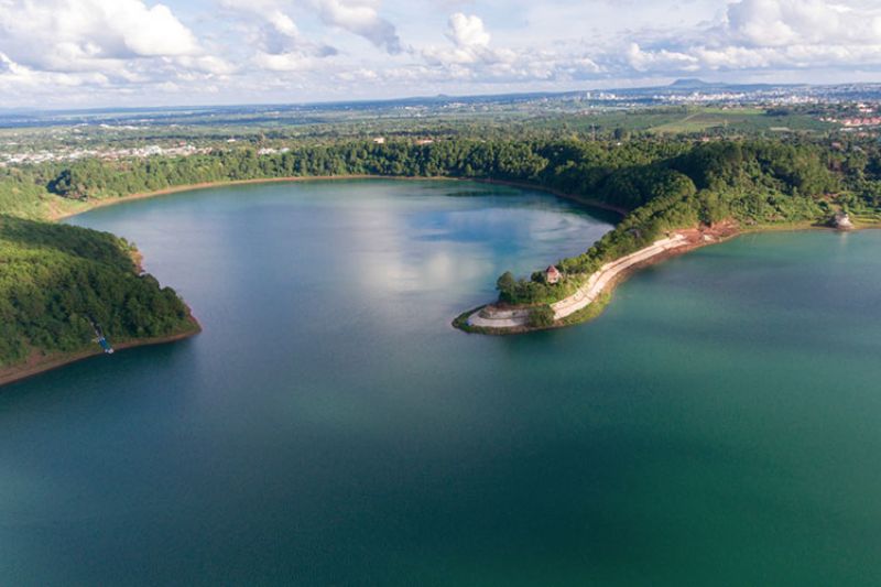 Top 8 impressive lakes spread across Vietnam