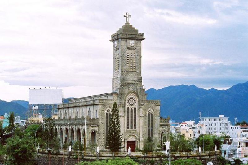 Nha Trang stone church has a peaceful beauty with classical architecture