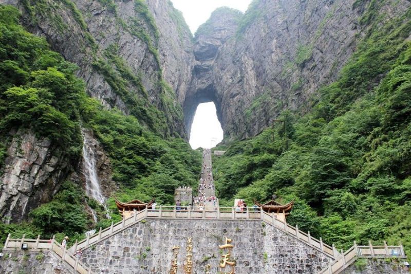Tianmen Mountain – The treacherous road leading to Heaven’s Gate