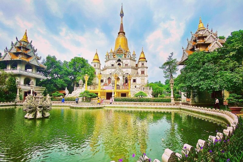 The splendid and sophisticated architecture of Buu Long Pagoda