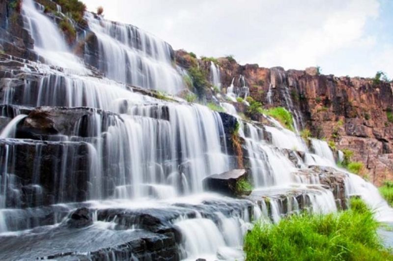 Explore the beautiful waterfalls in Lam Dong with HoaBinh Tourist