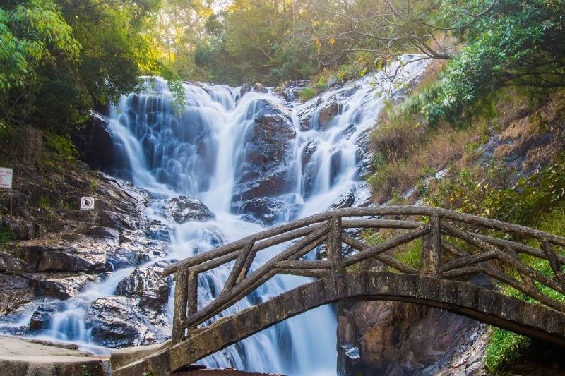 Datanla Waterfall - Breathtaking beauty makes adventure lovers fall in love