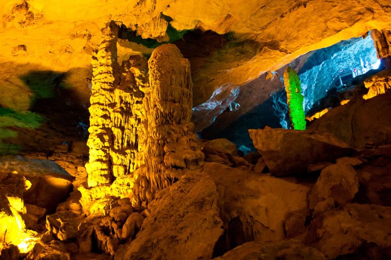 Discover the magical beauty of Sung Sot Cave, Quang Ninh