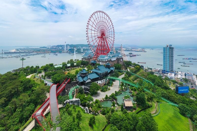 Sun World Ha Long Amusement Park with many attractive entertainment games