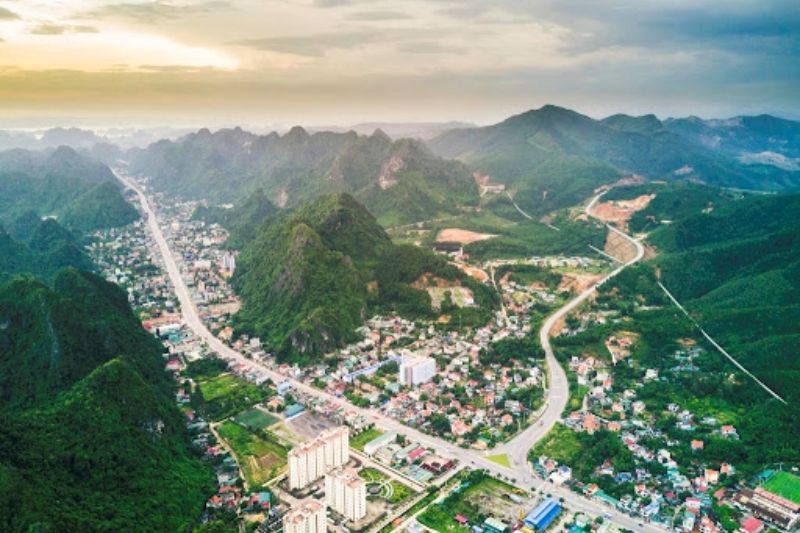 Discover the poetic yet modern beauty of Cam Pha, Quang Ninh