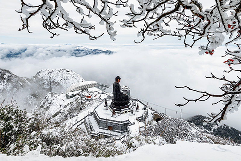 Experience winter in Sapa with impressive white snow