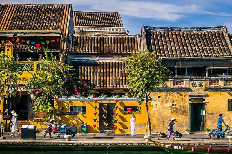 Hoi An in December wears an ancient and peaceful look