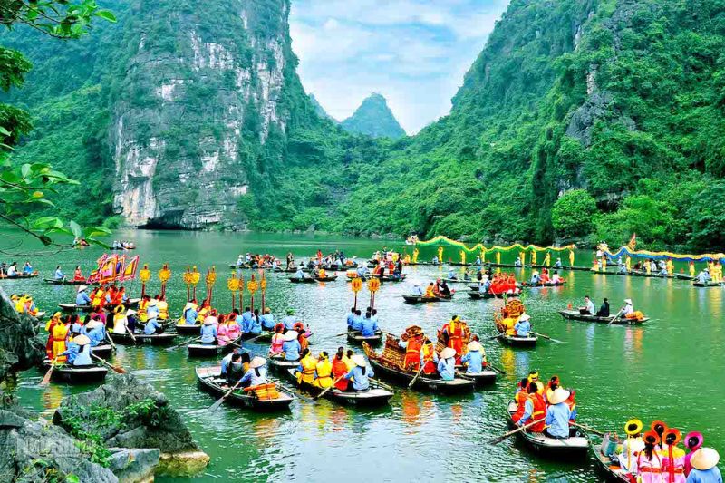 Ninh Binh in March is busy with the festival season