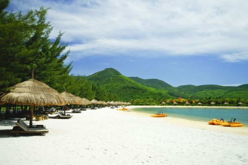 Nha Trang in April welcomes visitors with beautiful beaches and many famous landmarks