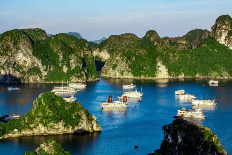 Where should tourism in May experience in 3 regions of Vietnam?