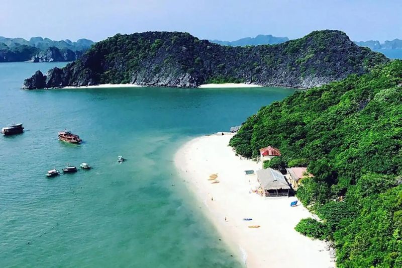 Cat Ba Island is like a pearl attracting tourists in May