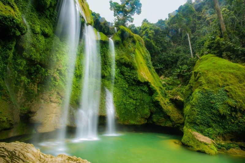 Admire the gentle and lovely Dai Yem Moc Chau waterfall in July