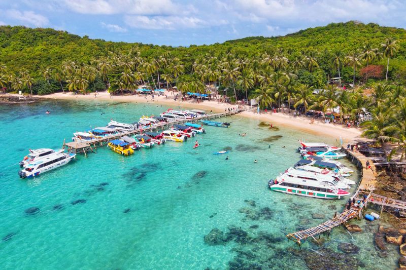 Traveling to Phu Quoc pearl island in August is the ideal time