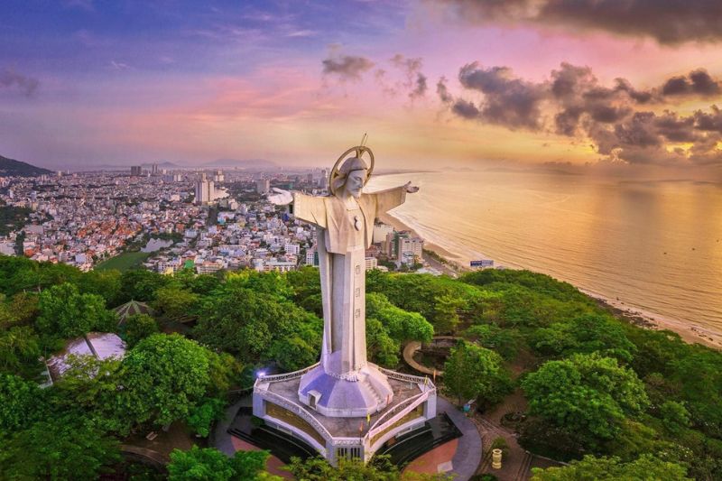 Coming to Ba Ria - Vung Tau in August, visitors will experience extremely unique tourist destinations