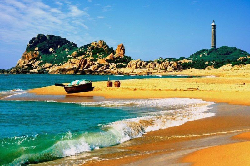 In September, Phan Thiet Mui Ne impresses with its clear beauty with golden sand and blue sea
