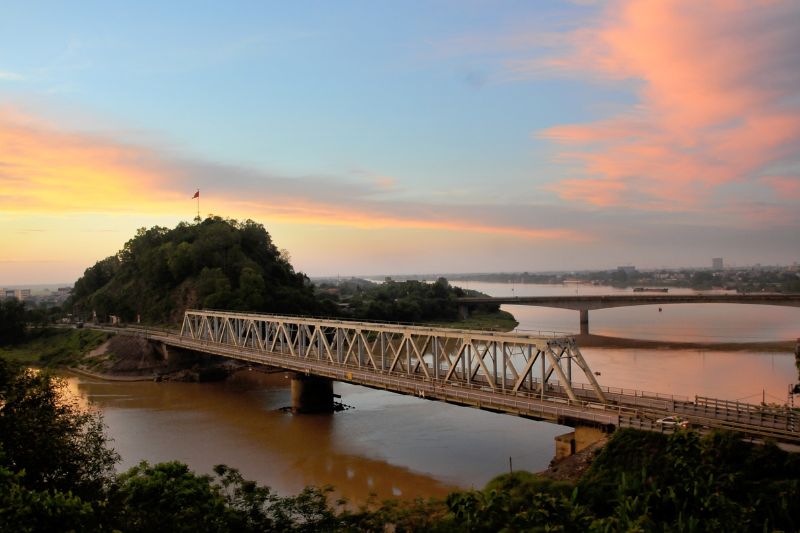 Ham Rong Bridge - legendary bridge with historical feats