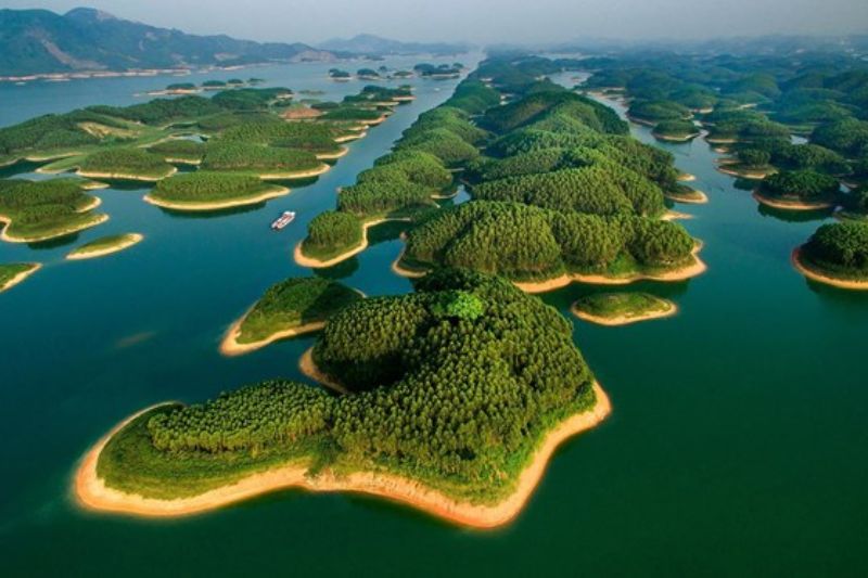 Thac Ba Lake gives visitors a sense of peace