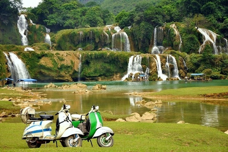 Moving to Ban Gioc waterfall by private vehicle