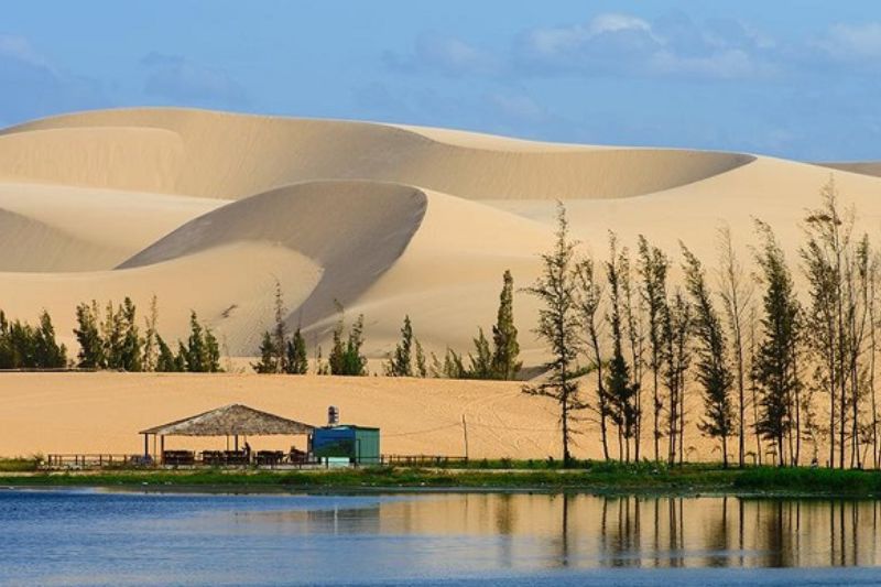 Coming to Binh Thuan, visitors cannot help but encounter stretching sand dunes