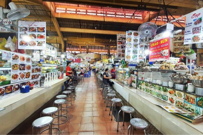 The culinary area of Ben Thanh market is extremely diverse and unique