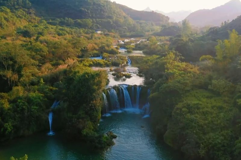 Besides Ban Gioc waterfall, Ban Xe waterfall is also very charm