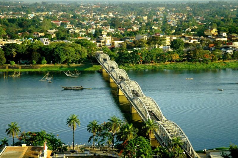 Learn about Trang Tien Bridge