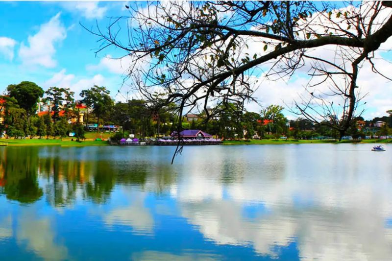 Xuan Huong Lake - The most romantic and charming lake in Dalat
