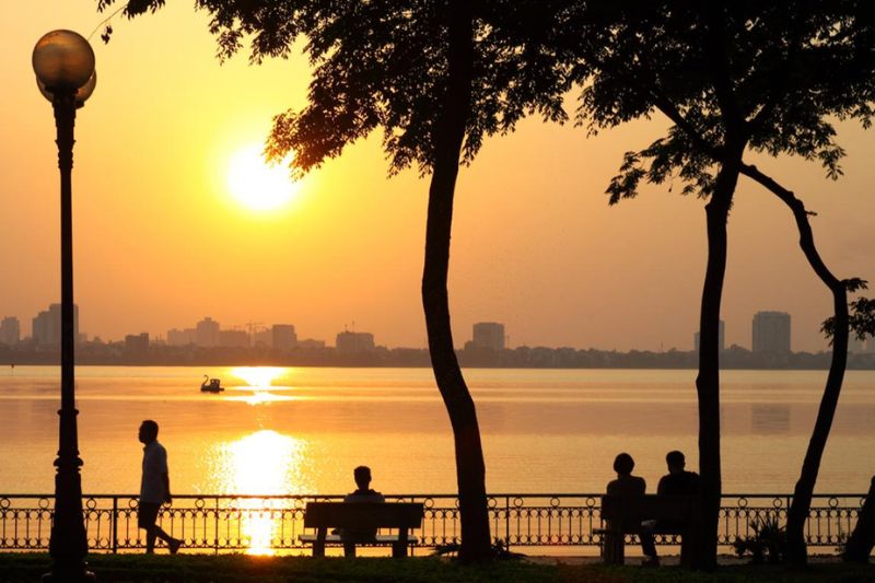 The West Lake is peaceful when gloam - the check-in point is loved by young people