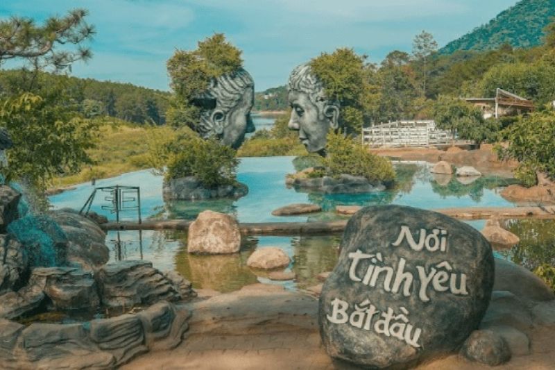 Vo Cuc Lake - a famous tourist destination in Da Lat that is loved by many tourists