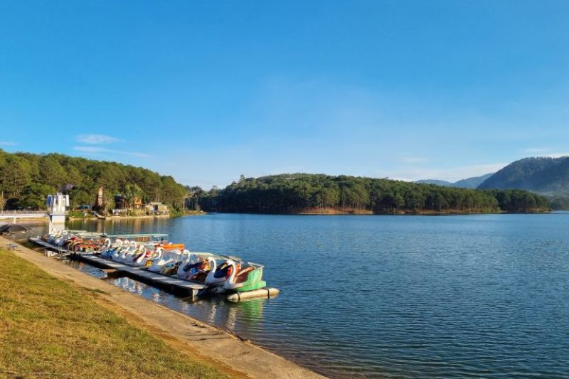 Tuyen Lam Lake - one of the attractive tourist destinations near Vo Cuc Lake in Da Lat
