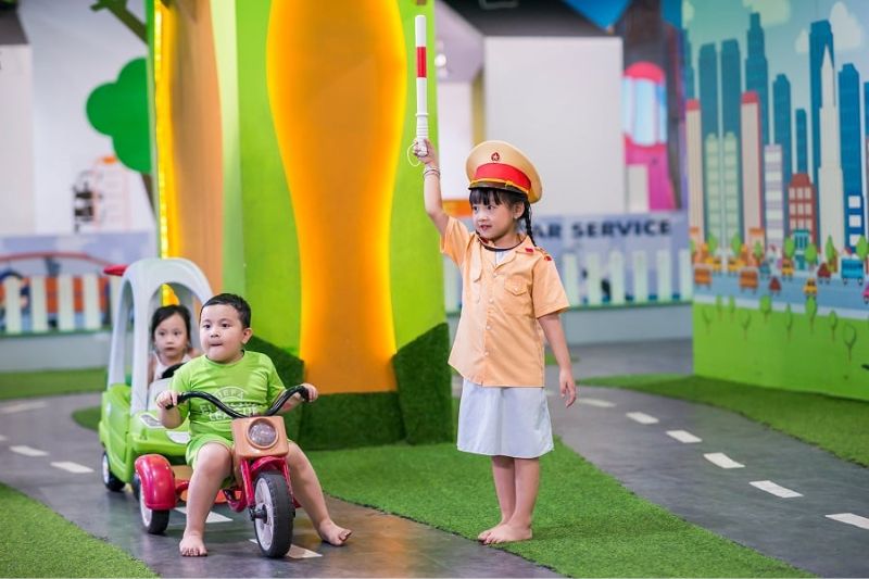 VinKE & Vinpearl Aquarium Times City is one of the children's play areas loved by parents