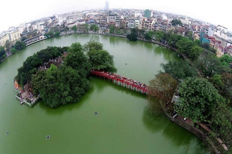 The trio of Ngoc Son Temple - Turtle Tower - Hoan Kiem Lake are destinations that every tourist has visited when coming to Hanoi