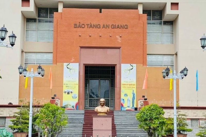 An Giang Museum - Visiting the place where 5 national treasures of Vietnam are kept