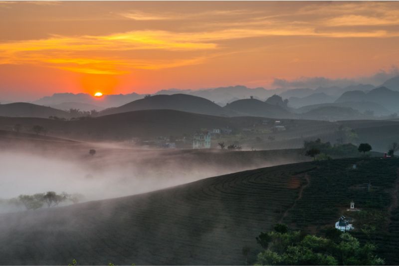 Coming to Moc Chau and experiencing sunrise on the hill will be memorable for every visitor
