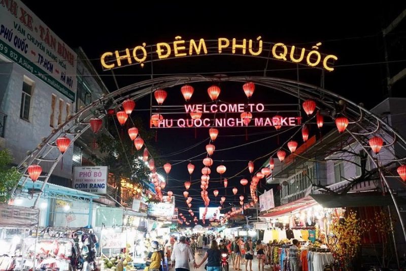 Phu Quoc Night Market - famous market with a variety of seafood