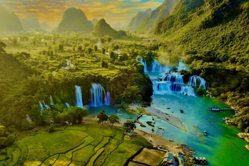 Coming to Cao Bang, immersing in the fresh air of natural beauty, how peaceful it feels