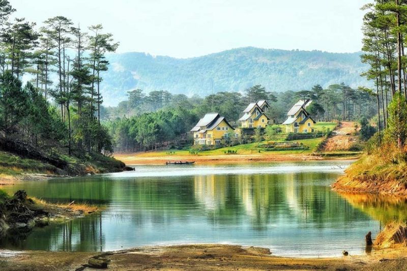 Tuyen Lam Lake is the largest artificial lake in Da Lat city