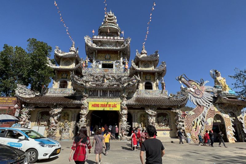 The way to Ve Chai Pagoda is not too difficult, visitors can get to the pagoda easily