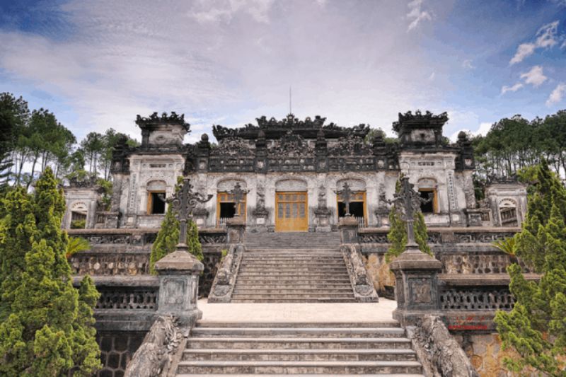 Hue-Mausoleums