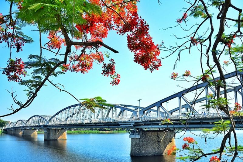 Trang-Tien-Bridge